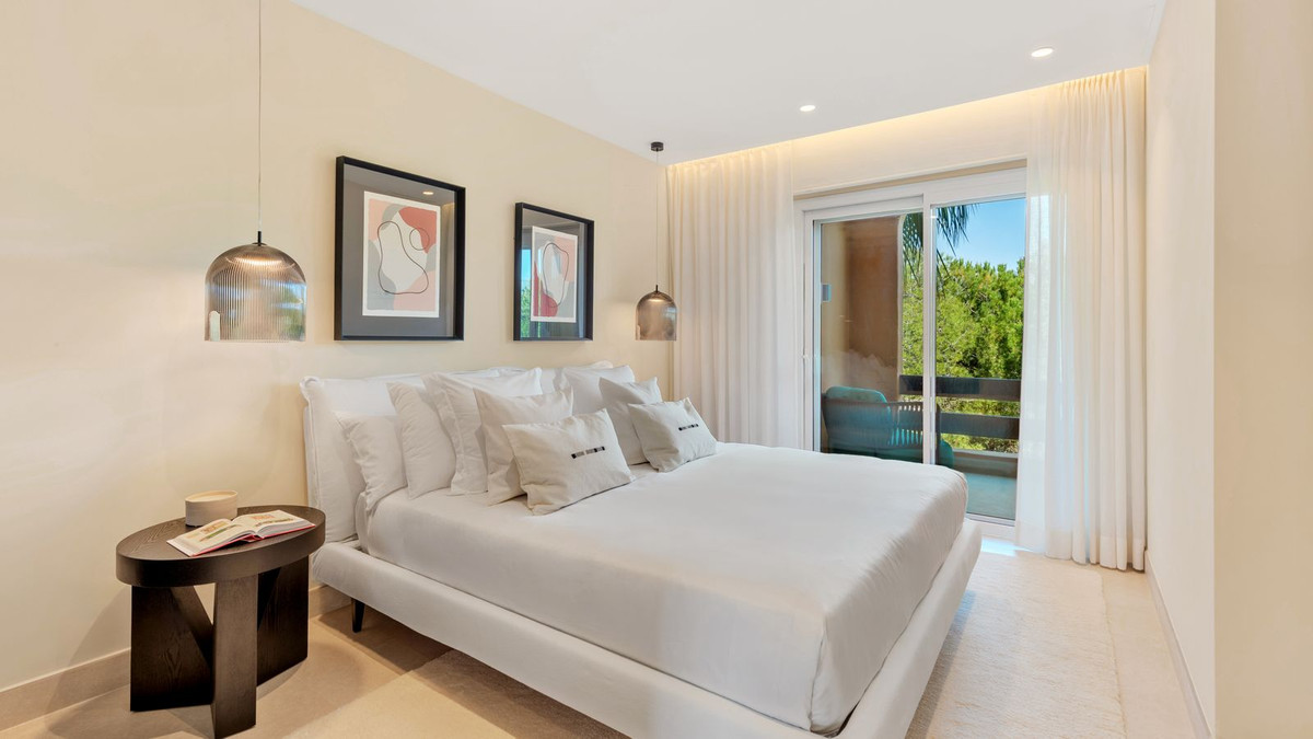 Apartamento Planta Media en venta en New Golden Mile - MCO5332444