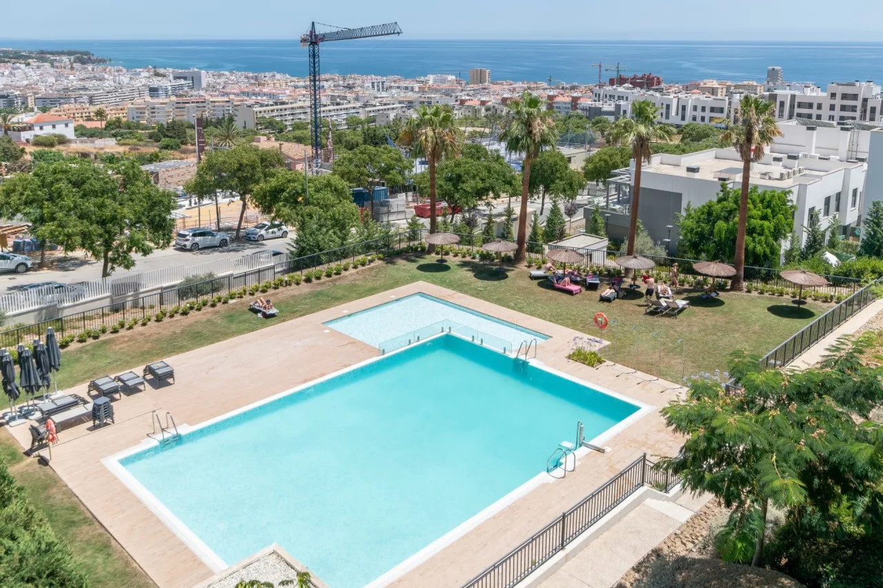 Apartament na środkowym piętrze na sprzedaż w Estepona - MCO5769234